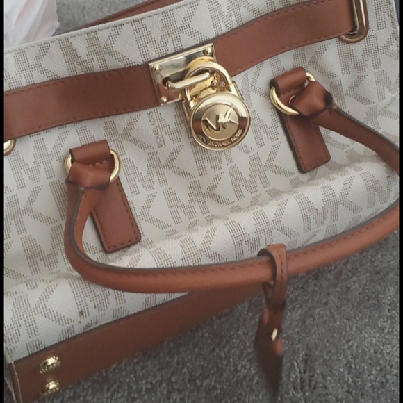 Micheal kors handbag - Picture 2 of 2